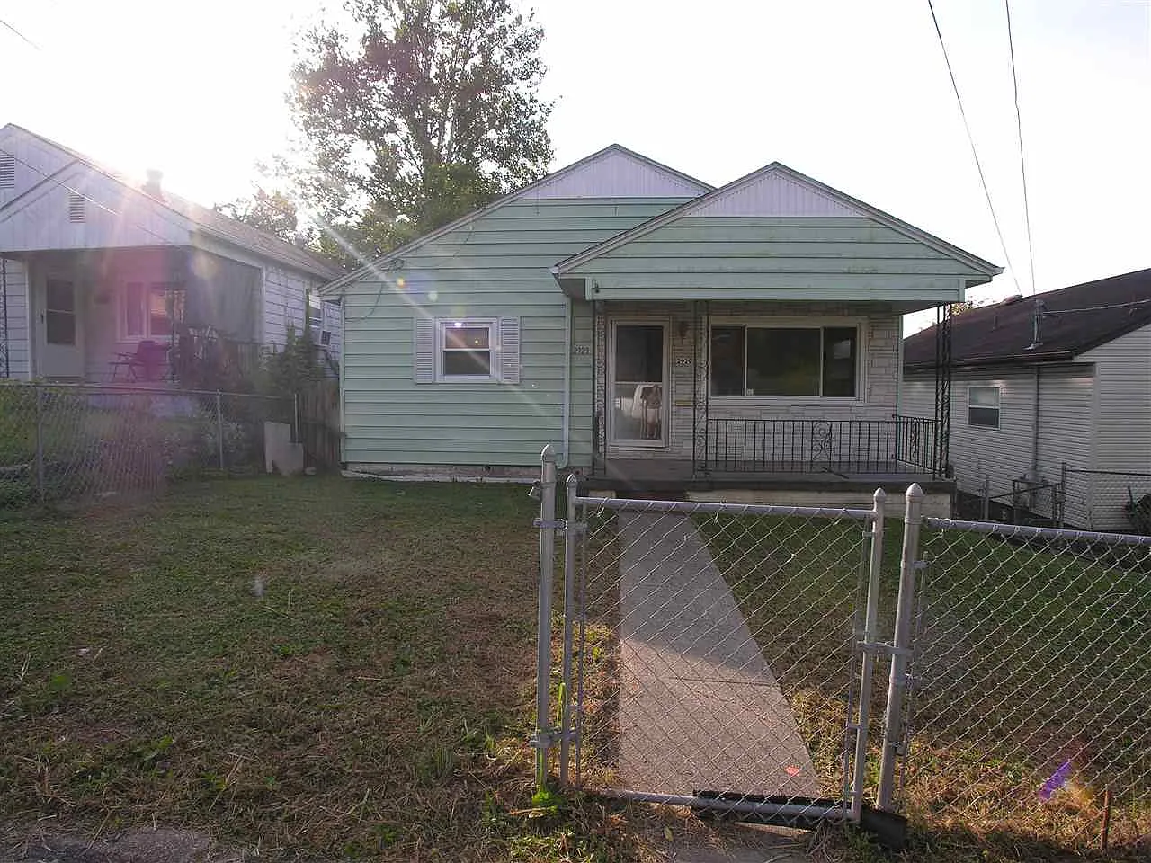 2929 Hollywood Pl photo 1