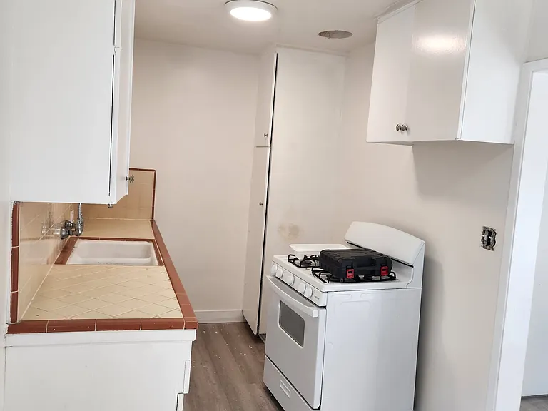 1885 Cedar Ave #1 — Photo 5