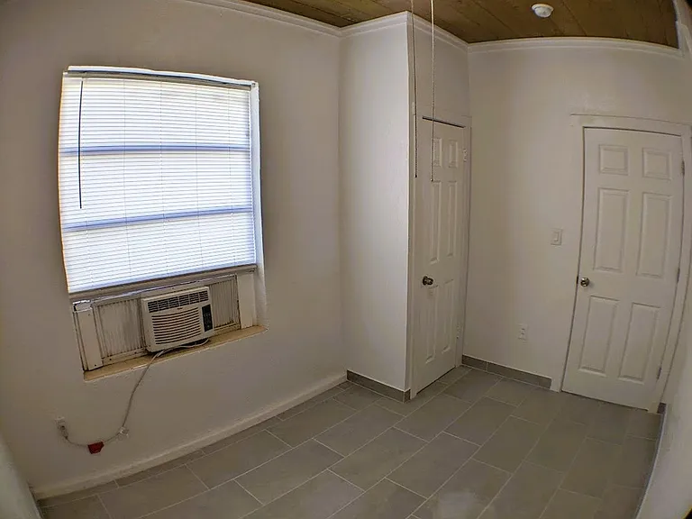 401 Colonia Ln E #4 — Photo 8