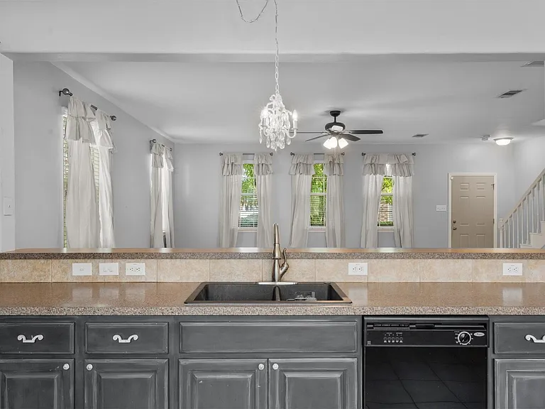 2131 Kemah Village Dr — Photo 16