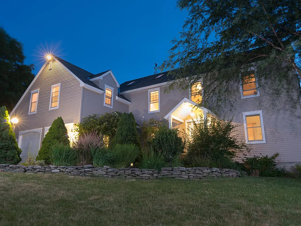 17 Strawberry Hill Rd
