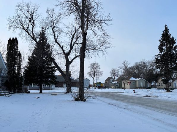 615 W Lyon St, Marshall, MN 56258