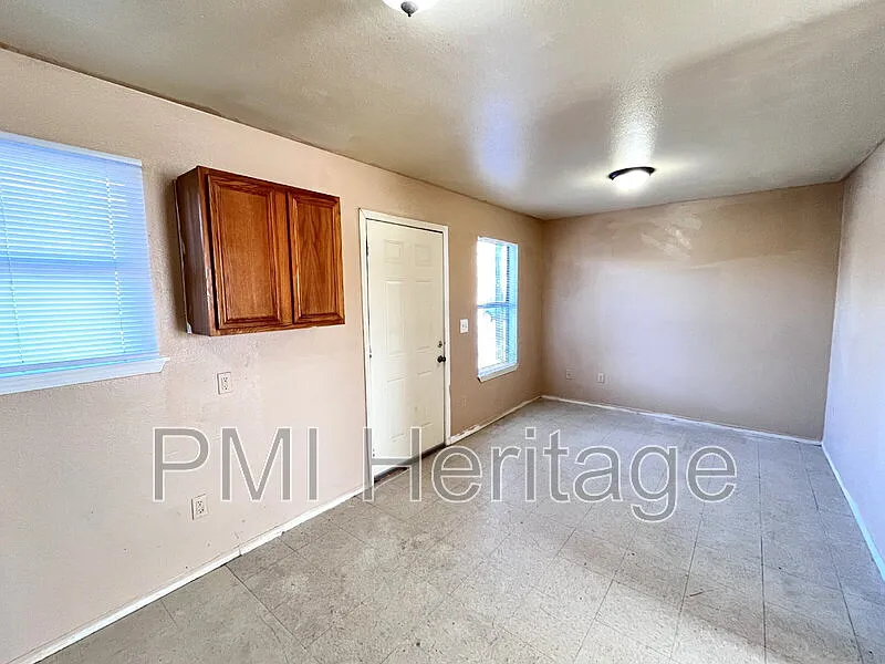 Building Photo - 813 E Huntsville Ave #104