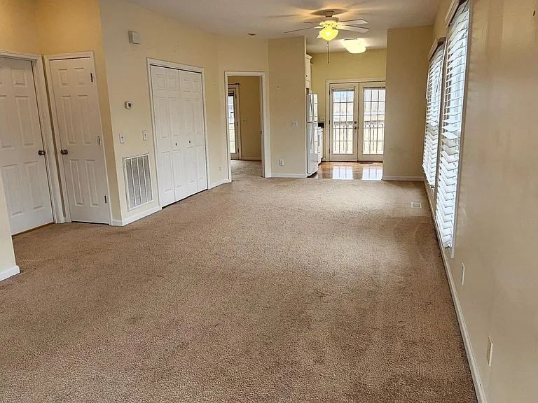 915 Nottingham Dr — Photo 5