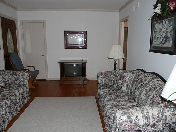 2nd image of 493 Brentlawn Dr