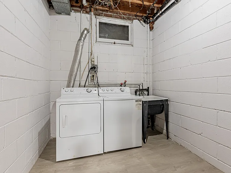 207 Davisville Ave — Photo 24