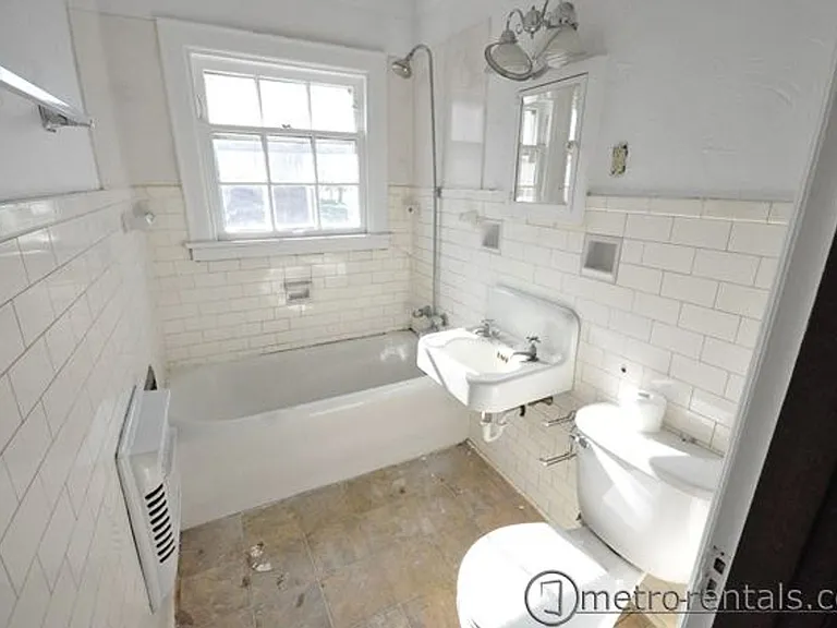 3201 Indianola Ave #A-B — Photo 10