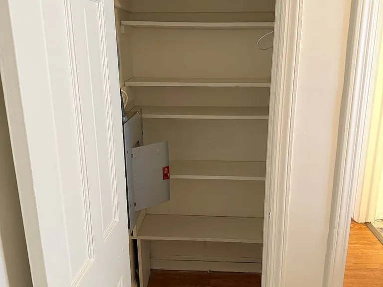 2228 W Allen St — Photo 19