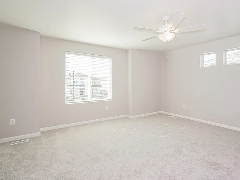 33 N Riverside Dr — Photo 9
