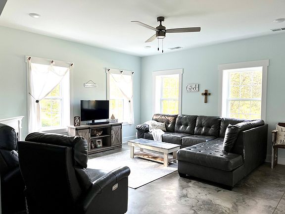 3rd image of 102 Garrison Pvt Ln
