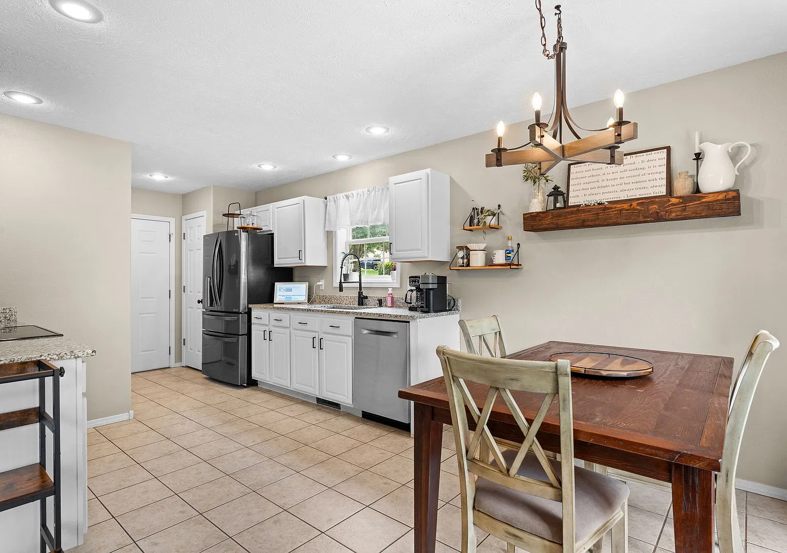 Beautifully Updated 3-Bedroom Home with 2 Baths 2 Car Garage with fenced yard — Photo 2