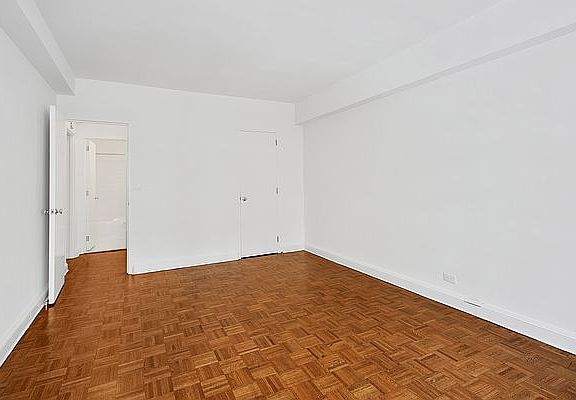 4th image of 136 E 55th St APT 2G