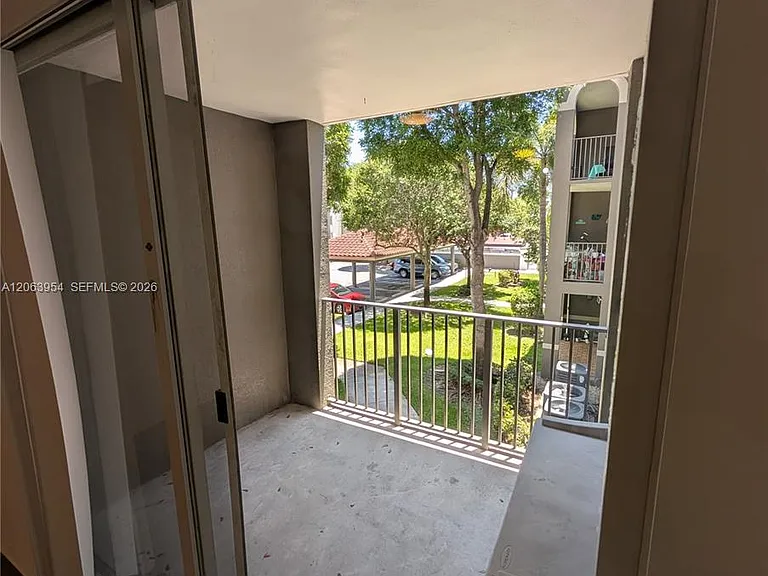 6831 SW 44th St #203 — Photo 15