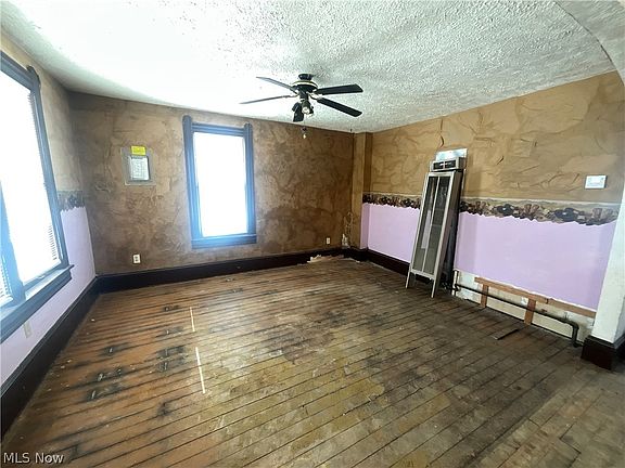 4th image of 1218 W 9th St