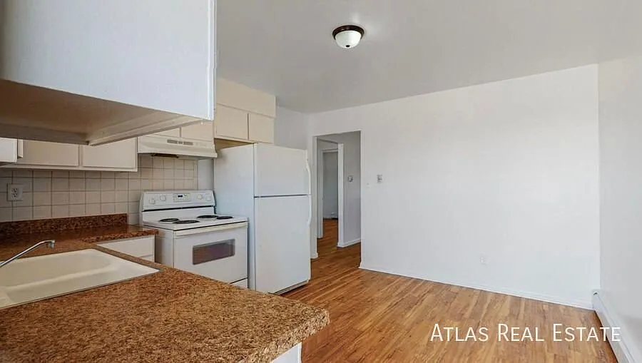 Available Now!! Newly Renovated 2 Bedroom/1 Bath! Pet Friendly!! Ss Appliances!! — Photo 2