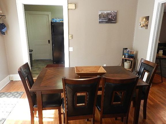 3rd image of 472 Elmwood Dr