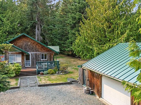 3rd image of 1655 Baikie Rd