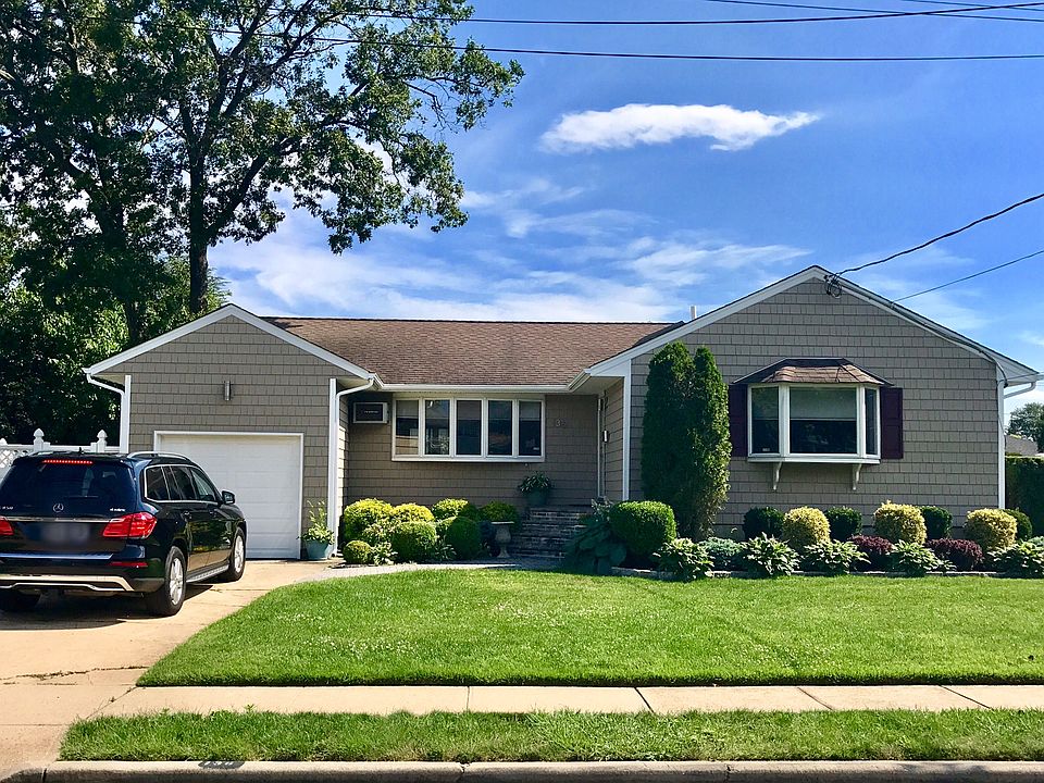 Beautiful curb appeal!