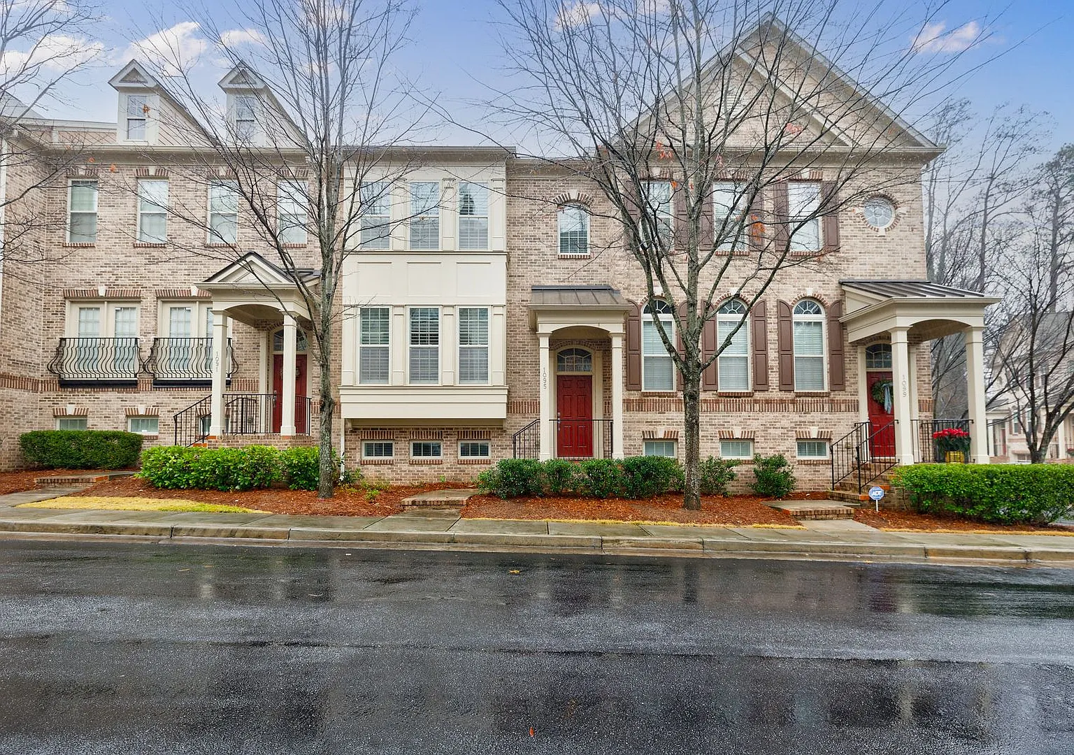 Prime Buckhead 3BR/3.5BA in a Gated Community — Photo 2