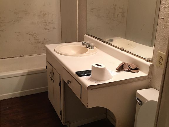 4th image of 2085 Long St APT 2