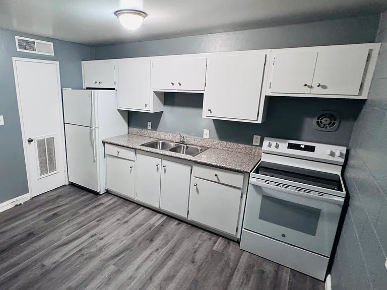 3719 Hazelwood St #1 — Photo 10