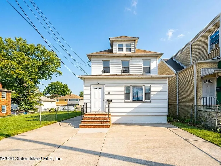 883 Manor Rd #1 — Photo 1