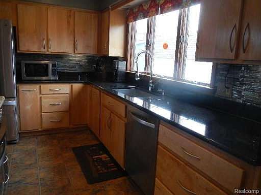 1st image of 28016 Duluth Dr E