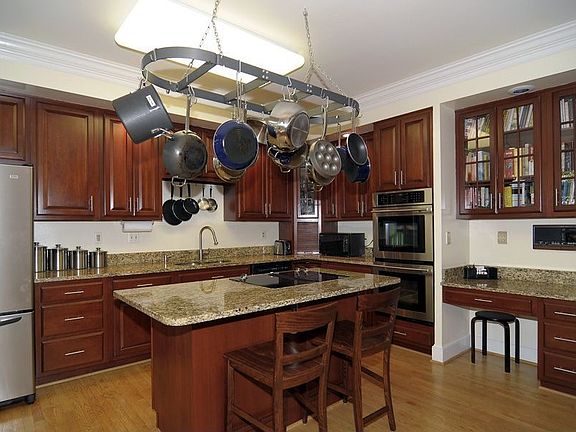 Kitchen alt. View