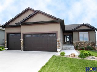 1144 N 99th St, Lincoln, NE 68527