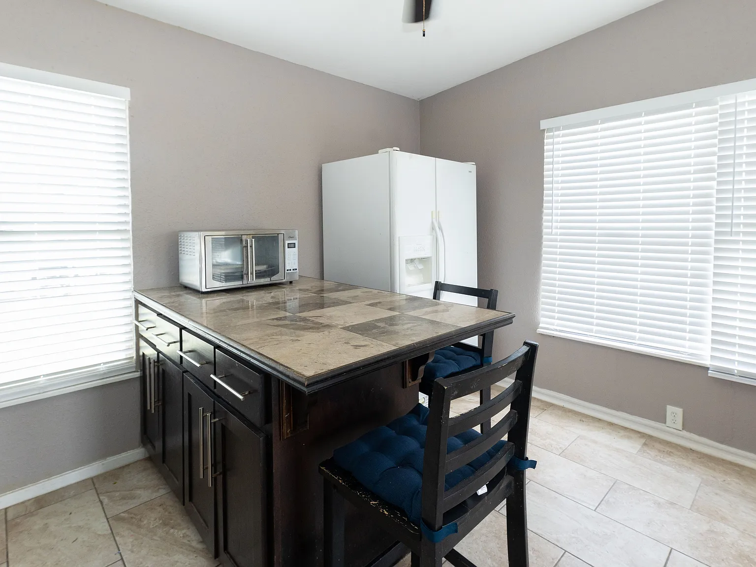 2 bed, 1.0 bath, 800 sqft, $850 — Photo 1