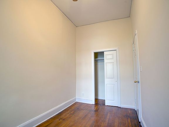 5th image of 159 W 73rd St APT 3R