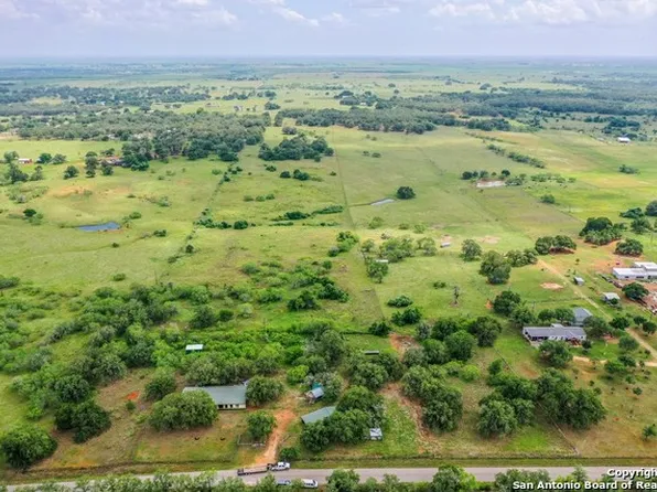1984 CR 467, Stockdale, TX 78160