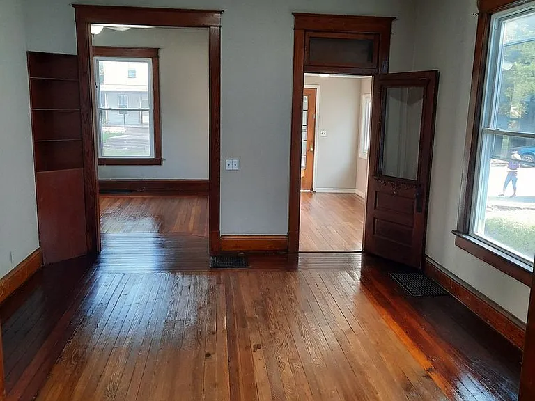 1615 Ferry St — Photo 12