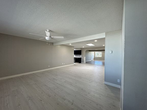 2nd image of 3130 Daisy St
