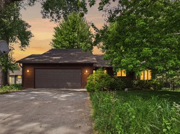 3025 Thunder Bay Rd, Little Canada, MN 55117