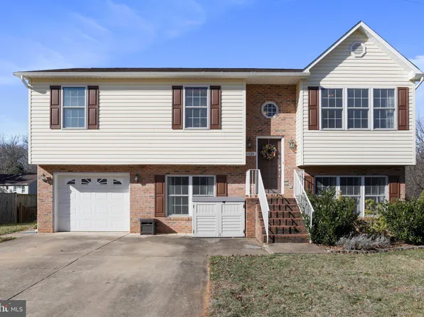 1121 Happy Ridge Dr, Front Royal, VA 22630