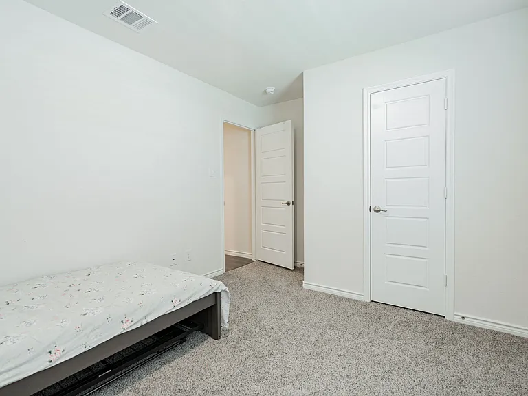 555 Delaware Rd — Photo 10