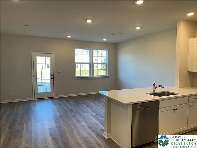 1278 Susan Cir — Photo 5