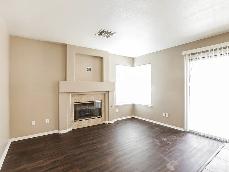 2317 Homeland St — Photo 4