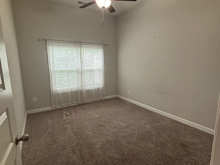 326 Banbury Dr — Photo 10