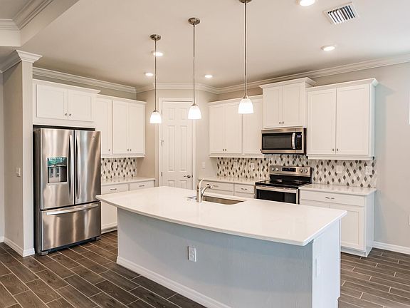 4th image of 300 Soliera St
