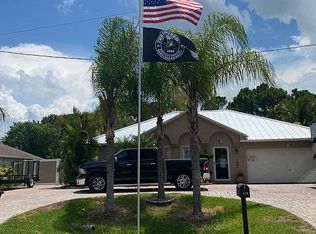 570 NW Riverside Dr, Port Saint Lucie, FL 34983