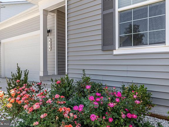 5th image of 614 Clover Ln