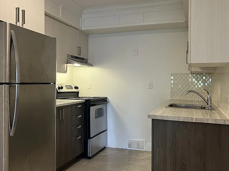 340 Campbell Ave #302 — Photo 2
