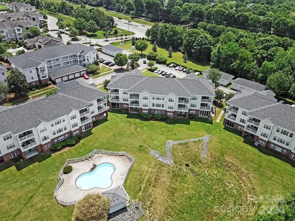 8959 Meadow Vista Rd, Charlotte, NC 28213