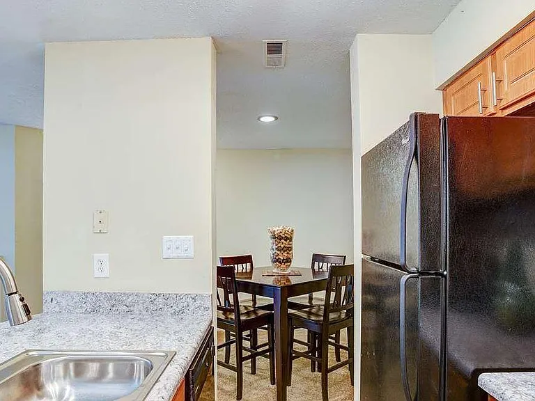 Highland Oaks Apartments — Photo 9