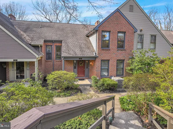 1144 Draymore Ct, Hummelstown, PA 17036