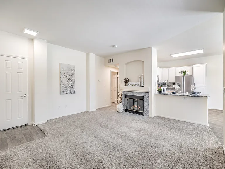 La Villa Estates Apartments — Photo 6