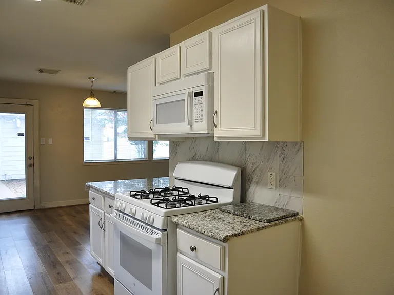 20734 Settlers Lake Cir N — Photo 13