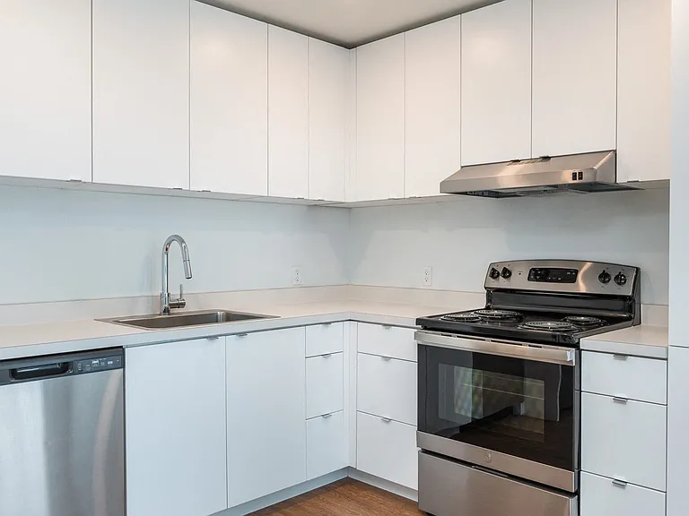 Rockwood Village Apartments — Photo 31